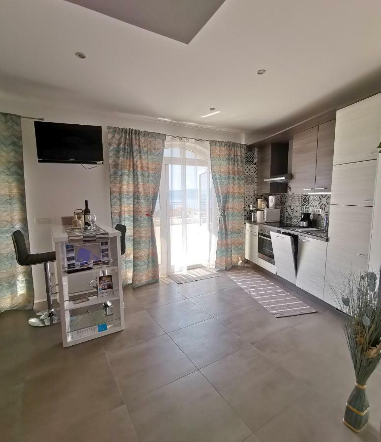 Studio Apartment "Brigita",Parking With Gate Fiume Kültér fotó