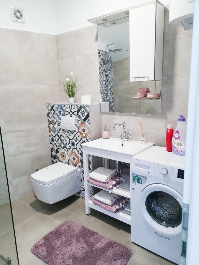 Studio Apartment "Brigita",Parking With Gate Fiume Kültér fotó