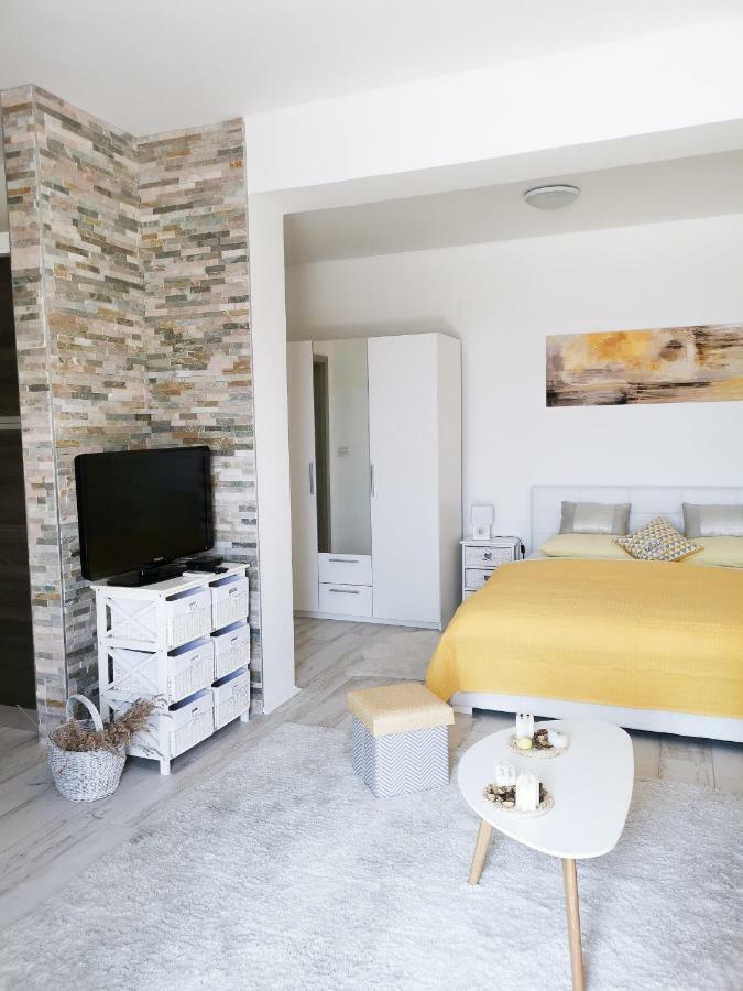 Studio Apartment "Brigita",Parking With Gate Fiume Kültér fotó